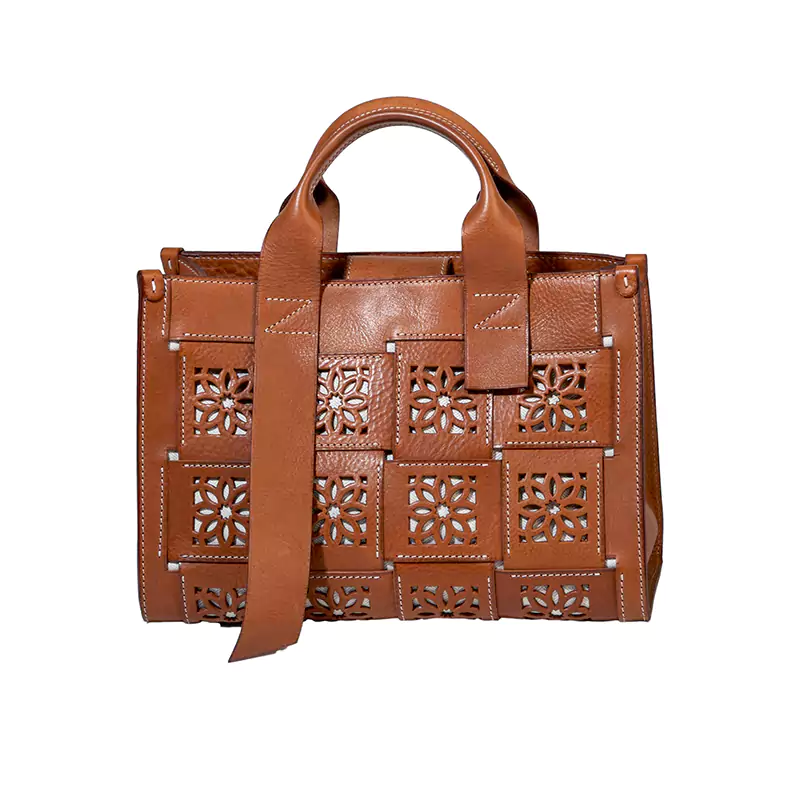 Crossbody-veske i hul skinn